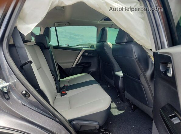 2T3YFREV4HW341029 2017 TOYOTA RAV4 Gray Вид задньої частини салону
