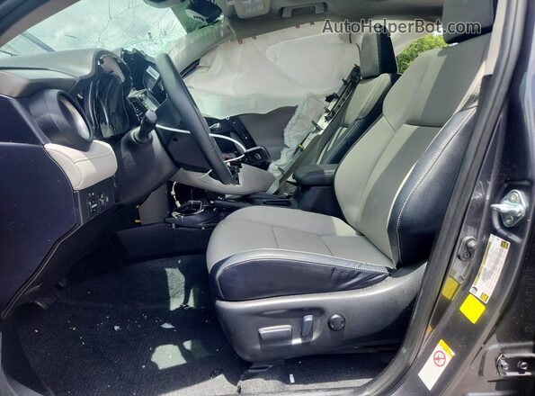 2T3YFREV4HW341029 2017 TOYOTA RAV4 Gray Вид салону спереду