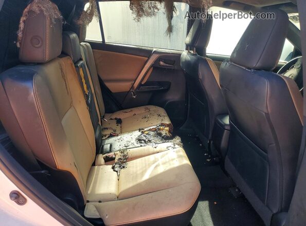 2T3YFREV9HW324680 2017 TOYOTA RAV4 White Vista interior trasera
