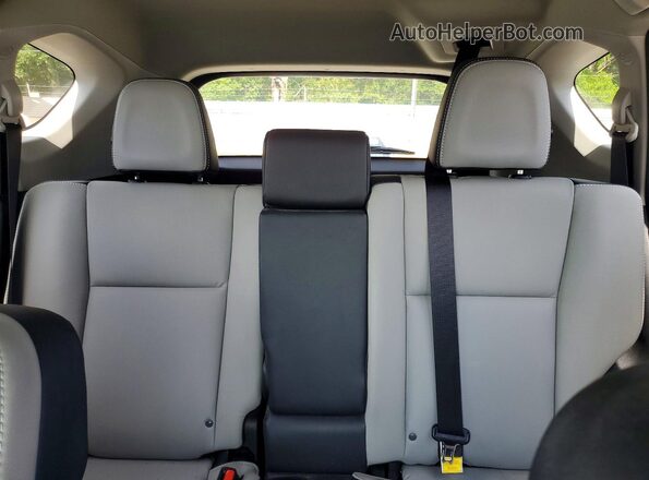 2T3YFREVXGW264102 2016 TOYOTA RAV4 White Widok tylnych siedzeń