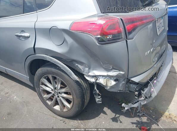 2T3YFREVXHW354545 2017 TOYOTA RAV4 Silver Widok z przodu