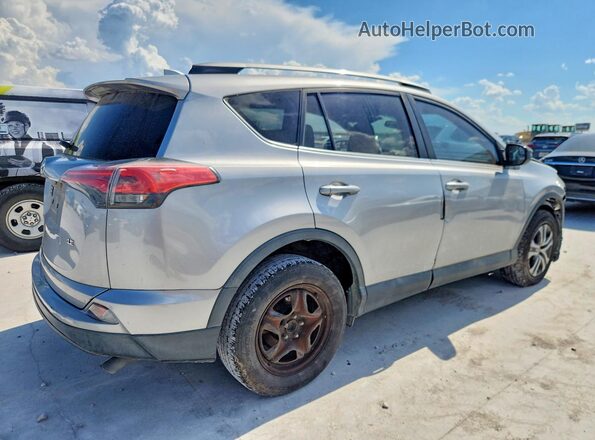 2T3ZFREV0HW343865 2017 TOYOTA RAV4 Silver Задня права чверть