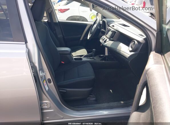 2T3ZFREV2JW455363 2018 TOYOTA RAV4 Silver Вид салону спереду