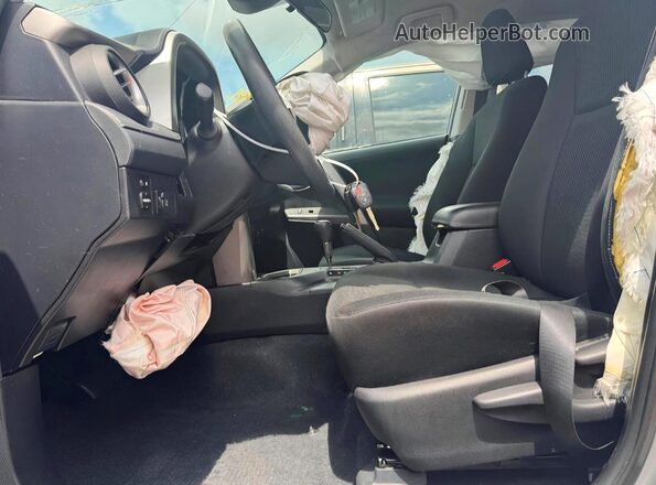 2T3ZFREV7JW452989 2018 TOYOTA RAV4 Silver Вид салону спереду