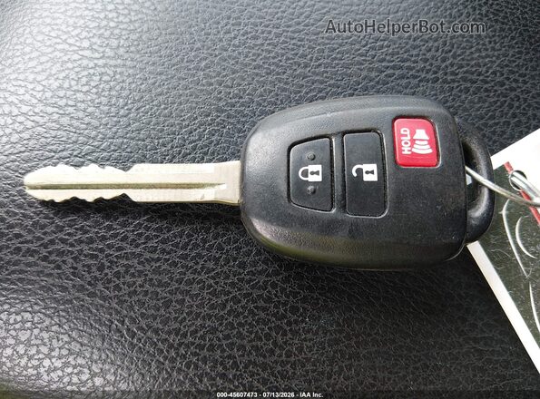 2T3ZFREV8HW328160 2017 TOYOTA RAV4 Red Widok deski rozdzielczej