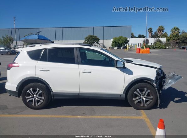 2T3ZFREV8HW369260 2017 TOYOTA RAV4 White Вид задньої частини салону