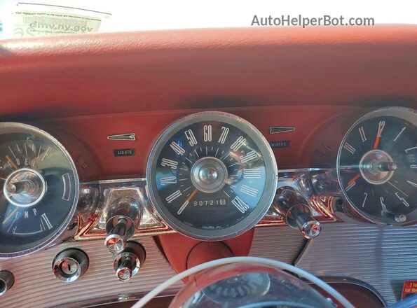 2Y83Z111188 1962 FORD THUNDERBIRD Cream Widok zestawu wskaźników