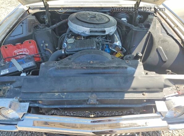 2Y83Z111188 1962 FORD THUNDERBIRD Cream Widok wnętrza z tyłu