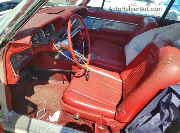 2Y83Z111188 1962 FORD THUNDERBIRD Cream Widok wnętrza z przodu