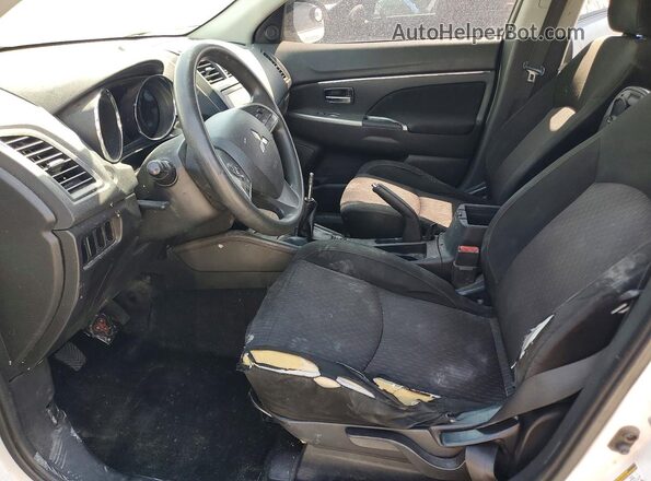 JA4AP3AUXJZ001960 2018 MITSUBISHI OUTLANDER White Առջևի վահանակի տեսք