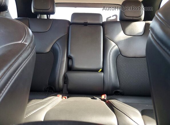1C4PJLLB7KD479197 2019 JEEP CHEROKEE Tan Rear interior view