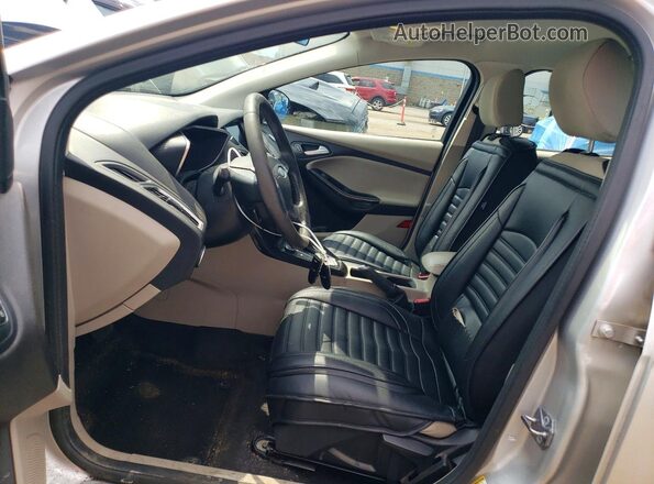 1FADP3R45HL261807 2017 FORD FOCUS Серебряный Вид панели приборов