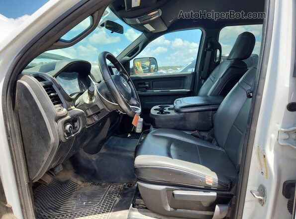 3C6UR5HJXNG147244 2022 RAM 2500 Белый Вид панели приборов