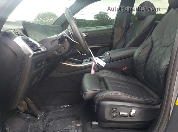 5UX13EU02R9S54075 2024 BMW X5 Серый Вид панели приборов