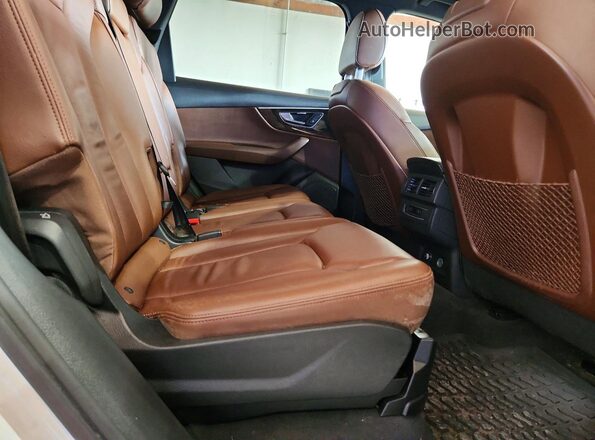 WA1LAAF76JD027261 2018 AUDI Q7 White Rear interior view