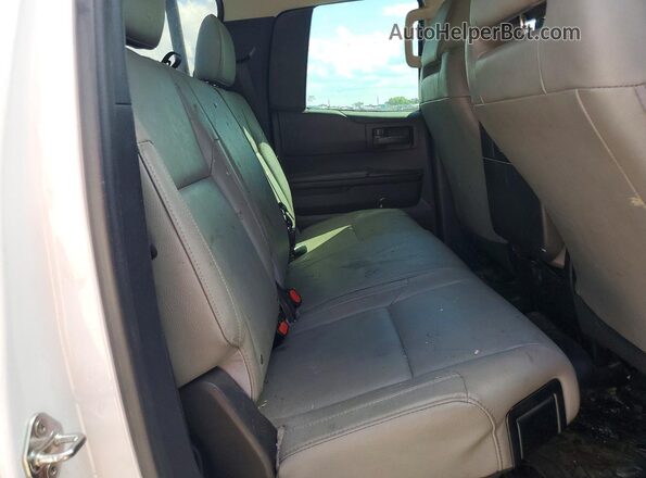 5TFRY5F12JX241144 2018 TOYOTA TUNDRA White Vista interior trasera