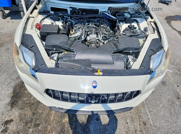 ZAM56RPA6H1227590 2017 MASERATI QUATTROPOR White Engine compartment view