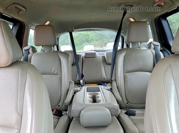5FNRL6H70KB048637 2019 HONDA ODYSSEY Burgundy Widok wnętrza z tyłu