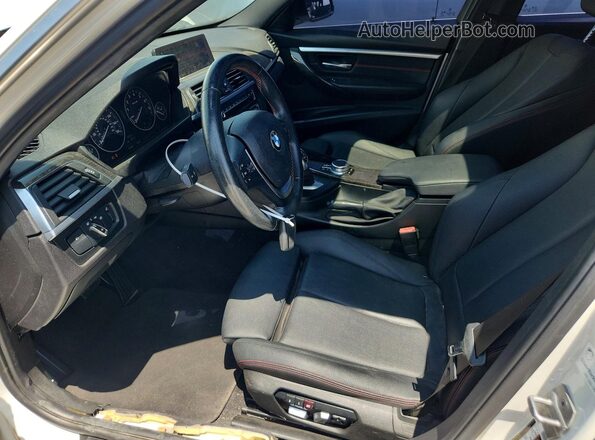 WBA8B9G51JNU96012 2018 BMW 3 SERIES White Вид панелі приладів