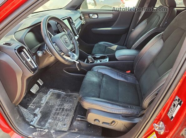 YV4162UM7L2207390 2020 VOLVO XC40 Red Vista del salpicadero
