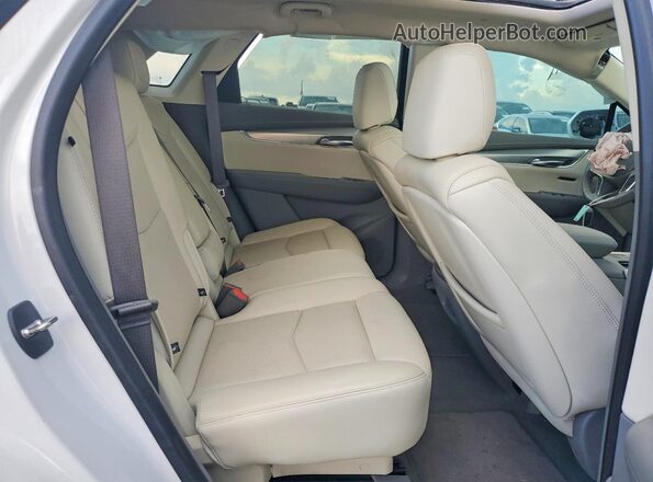 1GYKNCRS8KZ246528 2019 CADILLAC XT5 White ძრავის განყოფილების ხედი