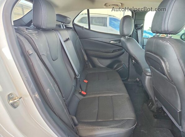 KL4MMFSLXPB072025 2023 BUICK ENCORE White Vista del compartimento del motor