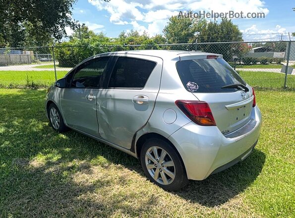 VNKKTUD35GA071024 2016 TOYOTA YARIS Серебряный Вид спереди