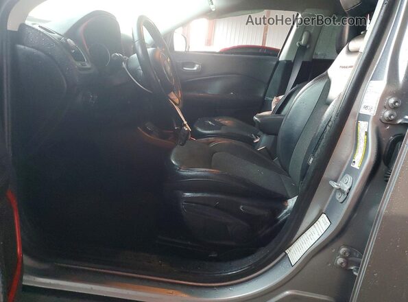 3C4NJDDB3JT441843 2018 JEEP COMPASS Silver Widok deski rozdzielczej