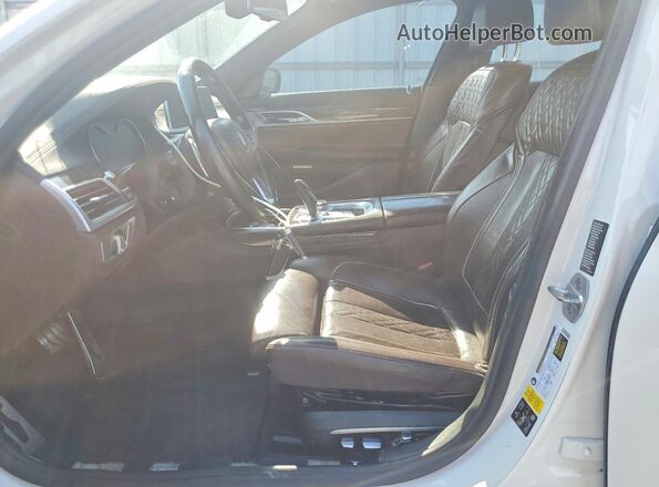 WBA7F2C3XHG423411 2017 BMW 7 SERIES Белый Вид панели приборов
