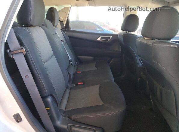 5N1DR2MN2HC661723 2017 NISSAN PATHFINDER Silver Вид задньої частини салону