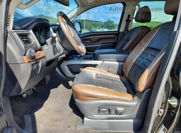 1N6BA1F47HN563239 2017 NISSAN TITAN Black Vista del salpicadero