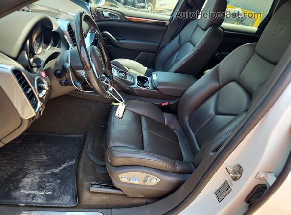 WP1AA2A27JKA01793 2018 PORSCHE CAYENNE White Առջևի վահանակի տեսք