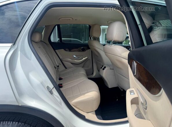 WDC0G4KB7HF242188 2017 MERCEDES-BENZ GLC-CLASS White Вид ззаду