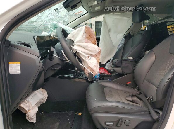 KNDCR3LE1P5044324 2023 KIA NIRO Белый Вид панели приборов