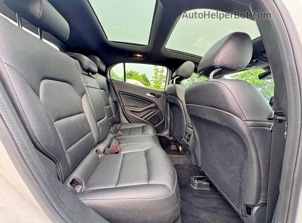 WDCTG4EB1KU004669 2019 MERCEDES-BENZ GLA White Vista trasera
