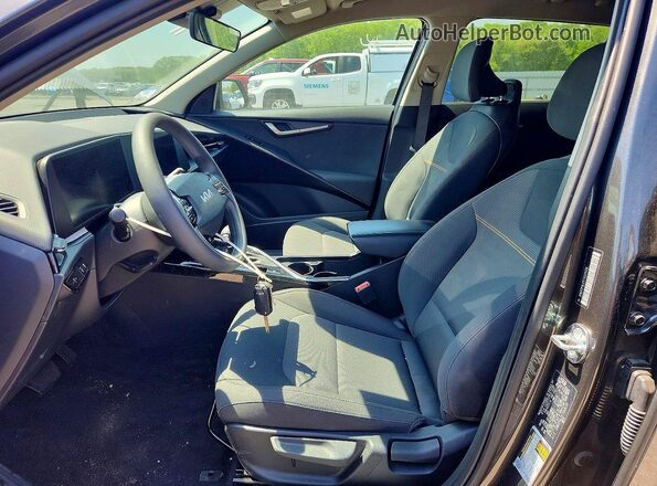 KNDCP3LE5T5329155 2026 KIA NIRO Gray Սալոնի դիմացի տեսք