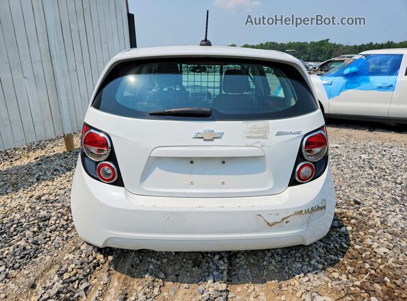 1G1JA6SH5G4174410 2016 CHEVROLET SONIC White Front interior view