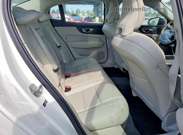 7JRL12FJ5SG369129 2025 VOLVO S60 White Սալոնի հետևի տեսք