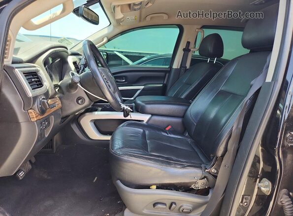 1N6AA1E55HN559258 2017 NISSAN TITAN Black Вид панелі приладів