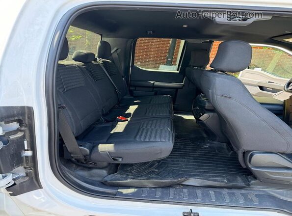 1FTEX1CP9PKF67631 2023 FORD F150 White Widok wnętrza z przodu