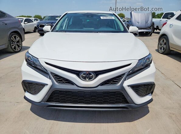 4T1G11AK2RU232859 2024 TOYOTA CAMRY Белый Вид сзади