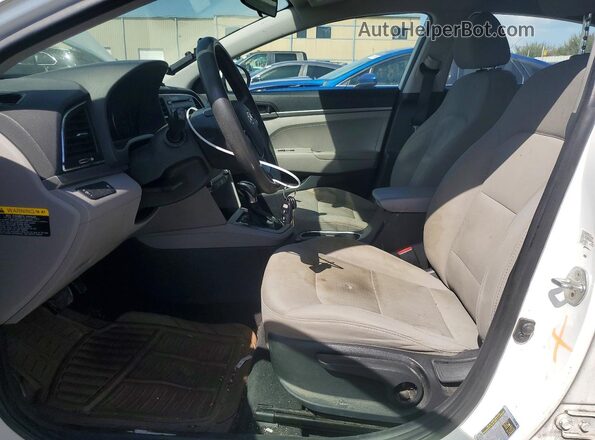 5NPD74LF3HH166726 2017 HYUNDAI ELANTRA Белый Вид панели приборов
