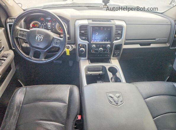 1C6RR6LT9JS275286 2018 RAM 1500 Черный Вид щитка приборов