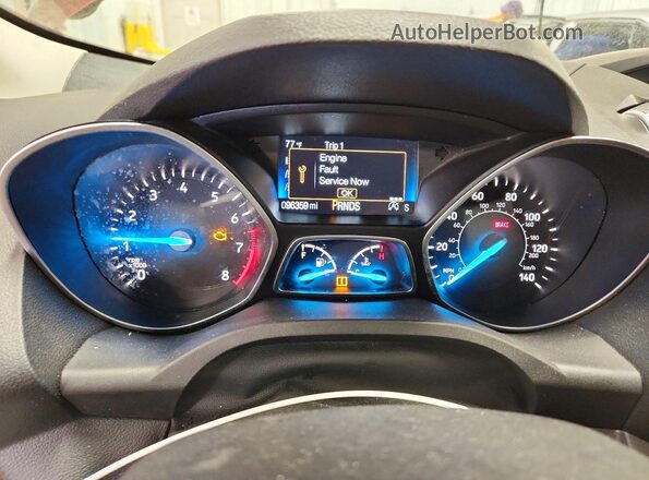 1FMCU0GD3JUA91765 2018 FORD ESCAPE Бордовый Вид задних сидений