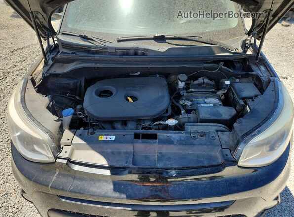 KNDJP3A59H7424744 2017 KIA SOUL Black ძრავის განყოფილების ხედი