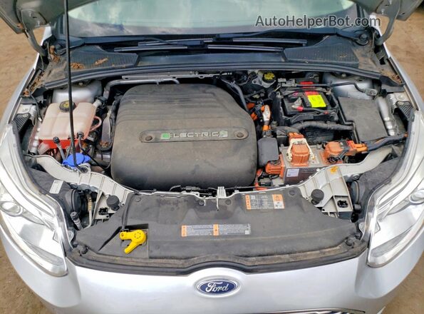 1FADP3R45HL261807 2017 FORD FOCUS Серебряный Вид подкапотного пространства