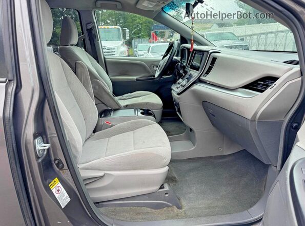 5TDKZ3DC2HS788793 2017 TOYOTA SIENNA Gray Սարքավորումների վահանակի տեսք