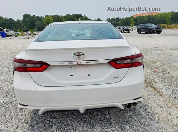 4T1G11AK7MU577331 2021 TOYOTA CAMRY White წინა სალონის ხედი