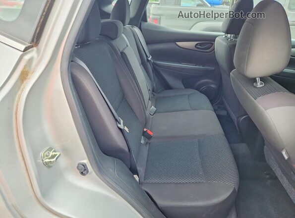 JN1BJ1CP2KW211773 2019 NISSAN ROGUE Серебряный Вид задней части салона