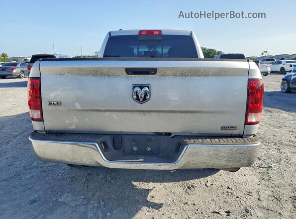 1C6RR6GG1JS126853 2018 RAM 1500 Серебряный Вид салона спереди